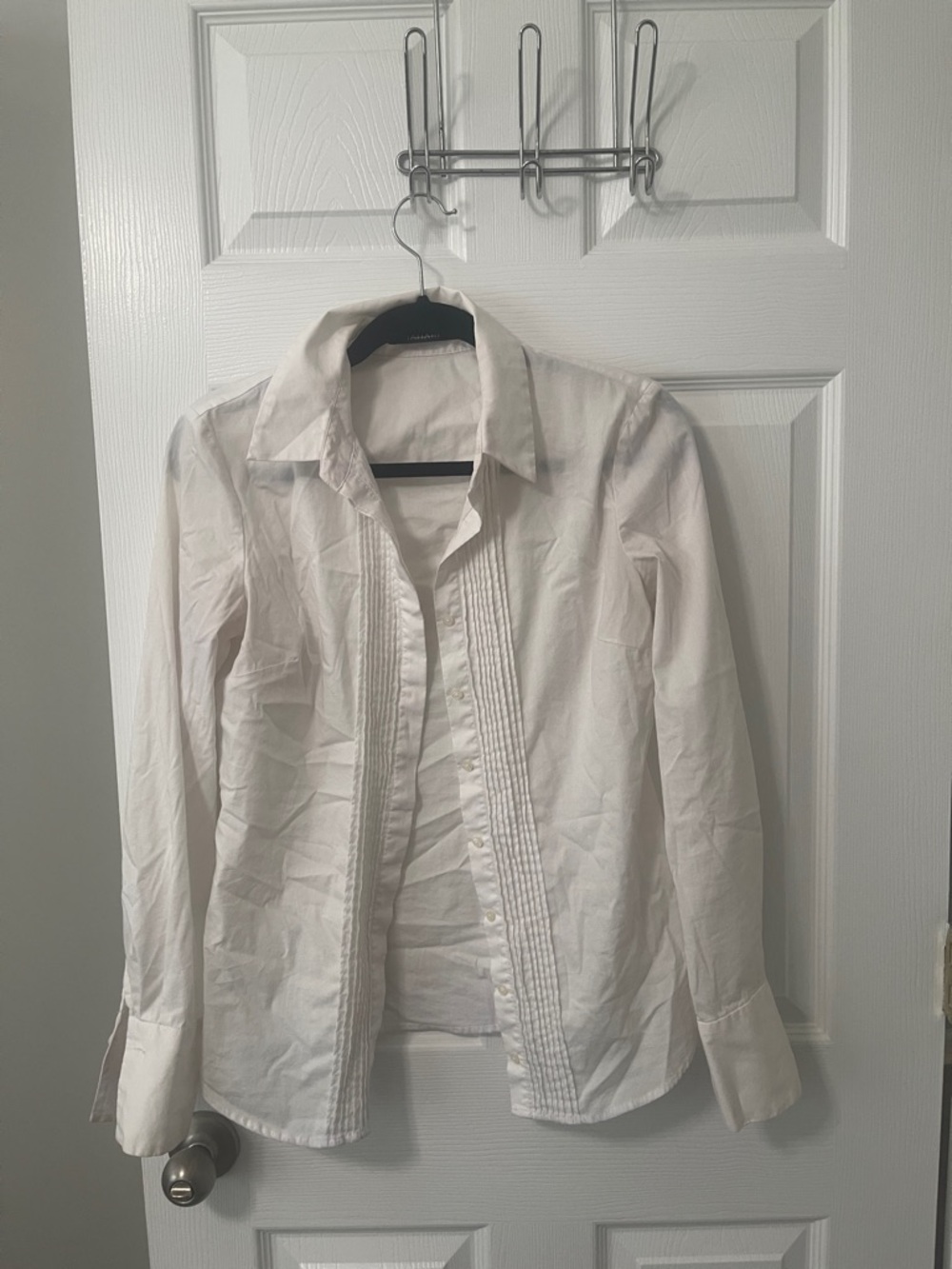 Woman’s Tahari White Blouse - Picture 3 of 13